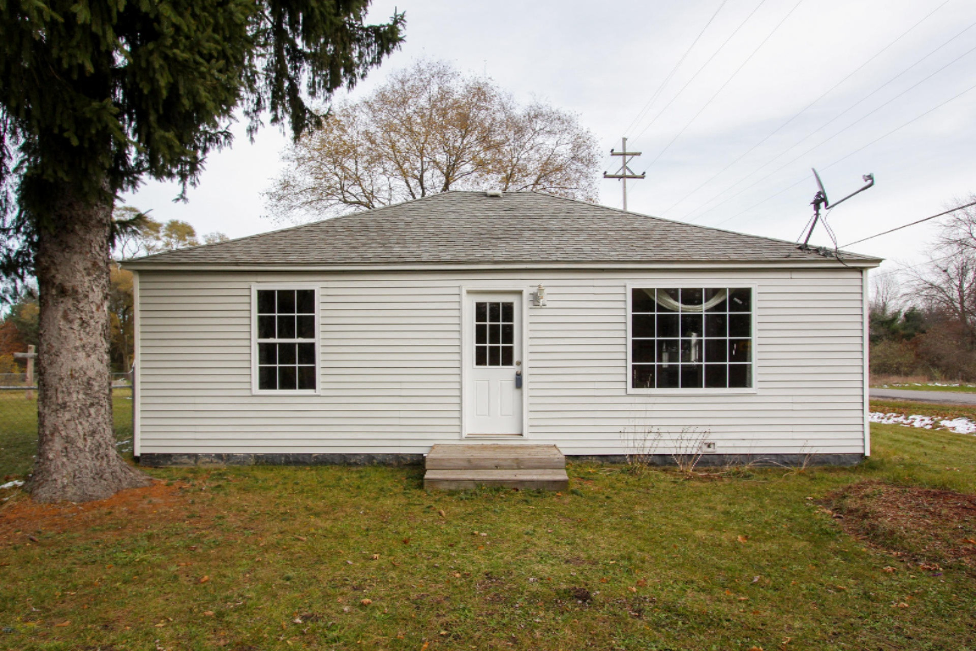 1486 South Walker Road Muskegon, MI 49442 - Photo 3 of 24 003-Front_View-3464758-medium