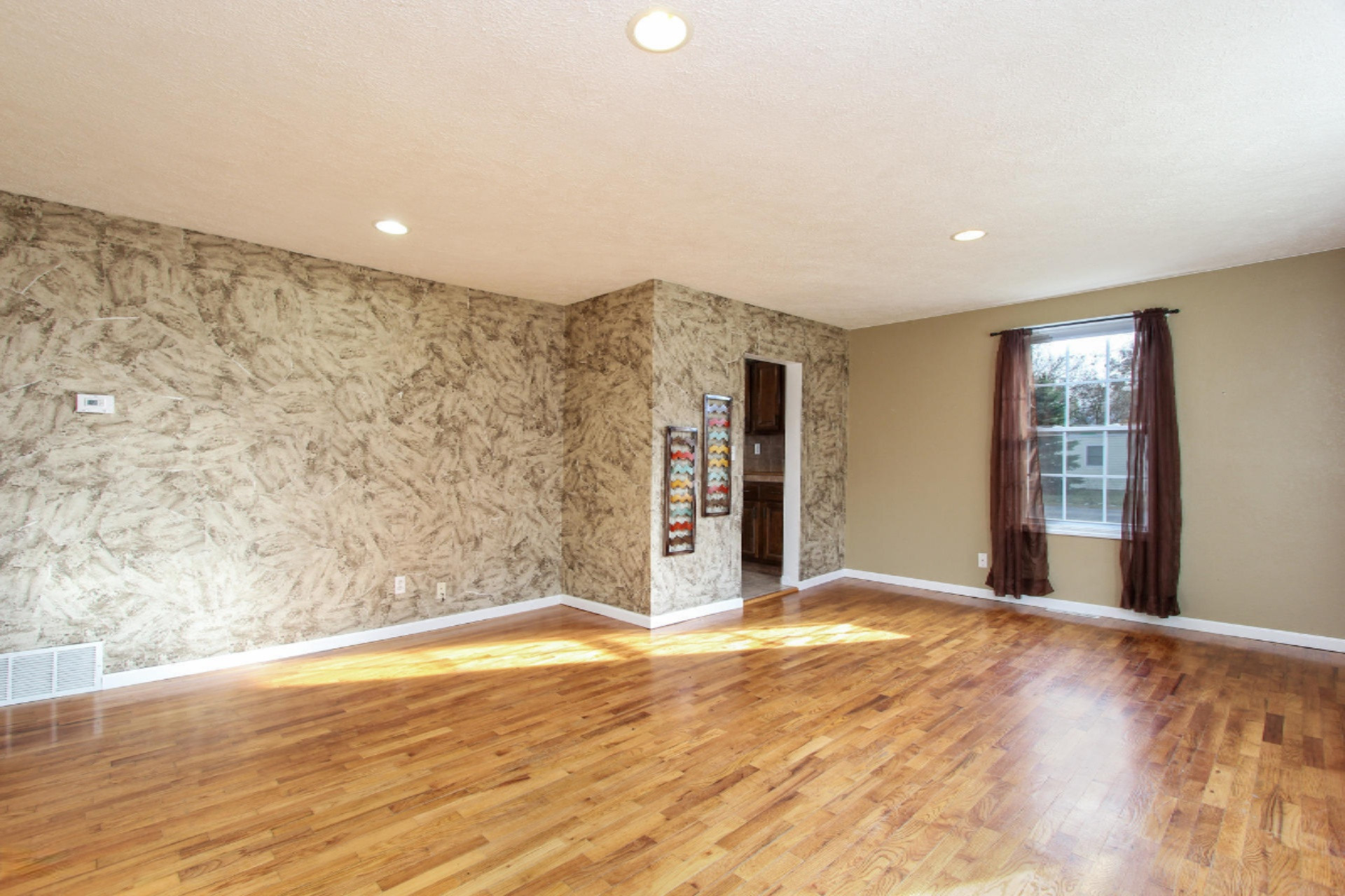 1486 South Walker Road Muskegon, MI 49442 - Photo 4 of 24 006-Living_Room-3464750-medium
