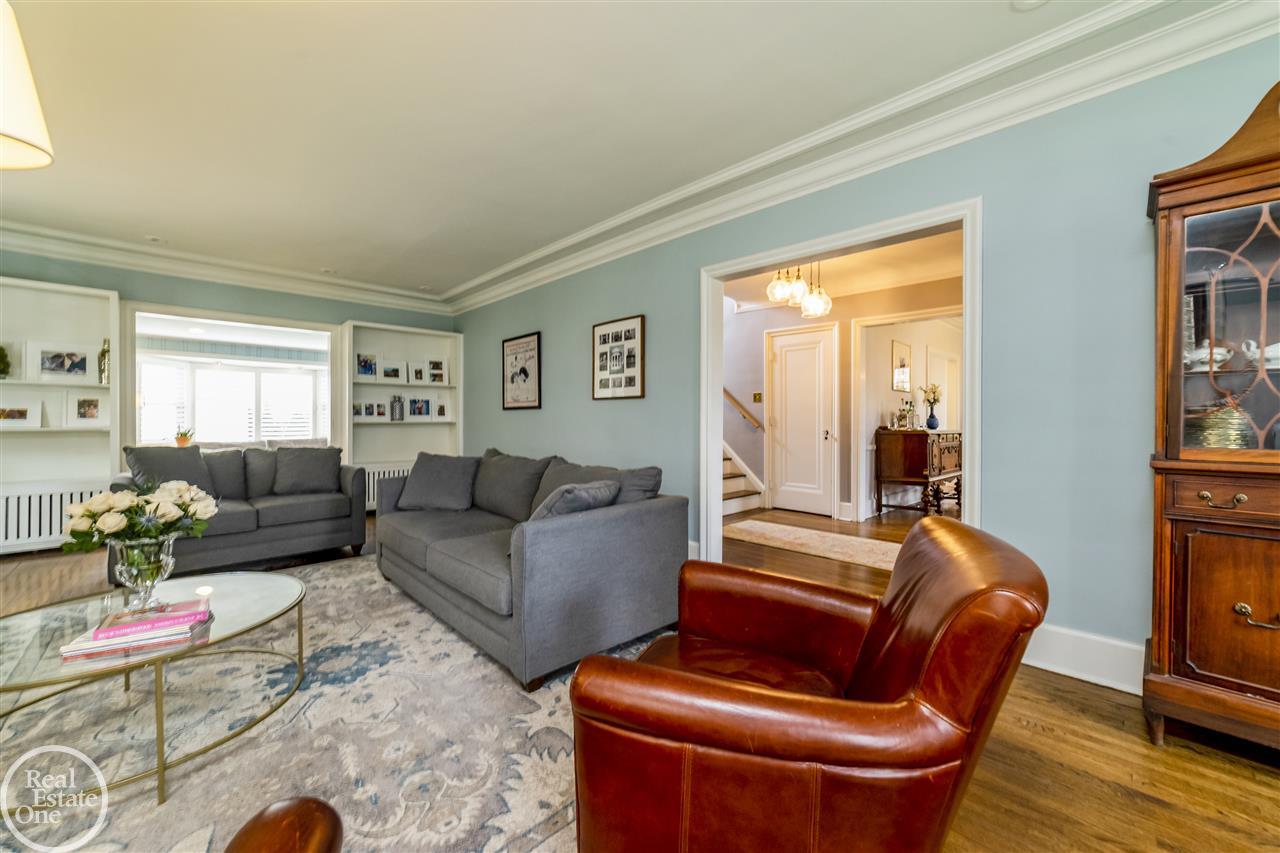 69 Moran Road Grosse Pointe, MI 48236 - Photo 8 of 44 50003422-7.JPG