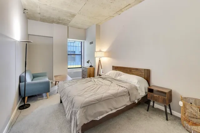 $362,500 | 1122 West Catalpa Avenue, Unit 703, Chicago, IL 60640