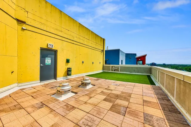 $362,500 | 1122 West Catalpa Avenue, Unit 703, Chicago, IL 60640