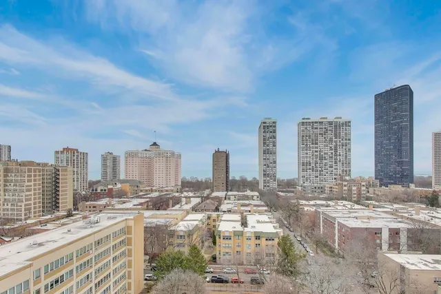 $362,500 | 1122 West Catalpa Avenue, Unit 703, Chicago, IL 60640