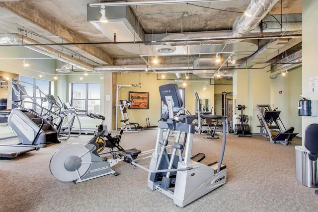 $362,500 | 1122 West Catalpa Avenue, Unit 703, Chicago, IL 60640