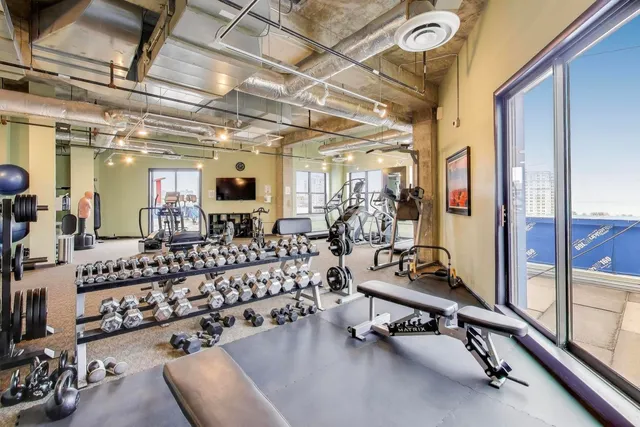 $362,500 | 1122 West Catalpa Avenue, Unit 703, Chicago, IL 60640