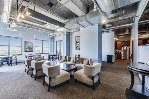 $362,500 | 1122 West Catalpa Avenue, Unit 703, Chicago, IL 60640