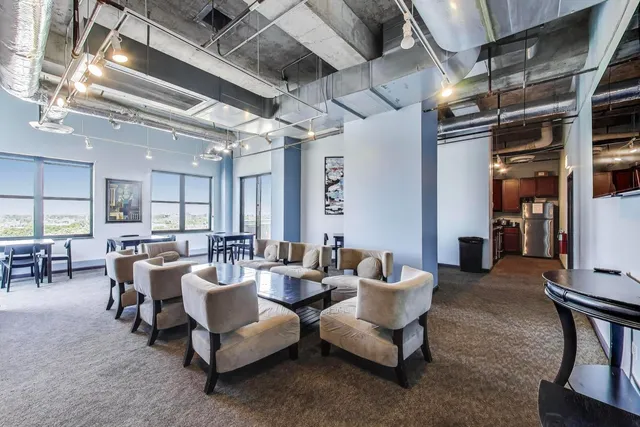 $362,500 | 1122 West Catalpa Avenue, Unit 703, Chicago, IL 60640