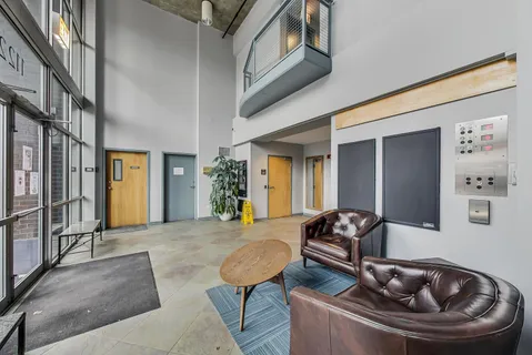 $362,500 | 1122 West Catalpa Avenue, Unit 703, Chicago, IL 60640