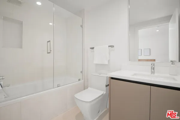 $5,800 | 8326 Blackburn Avenue, Los Angeles, CA 90048