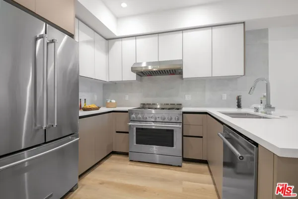 $5,800 | 8326 Blackburn Avenue, Los Angeles, CA 90048