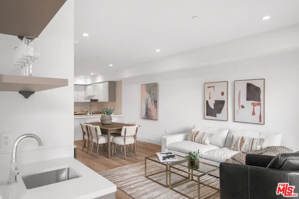 $5,800 | 8326 Blackburn Avenue, Los Angeles, CA 90048