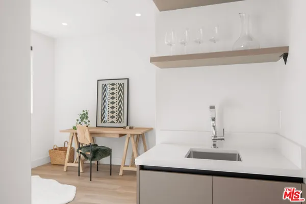 $5,800 | 8326 Blackburn Avenue, Los Angeles, CA 90048