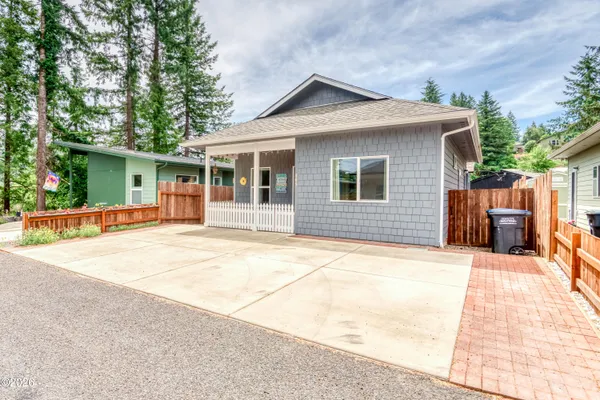 $345,000 | 905 Southeast Beaver Street, Toledo, OR 97391