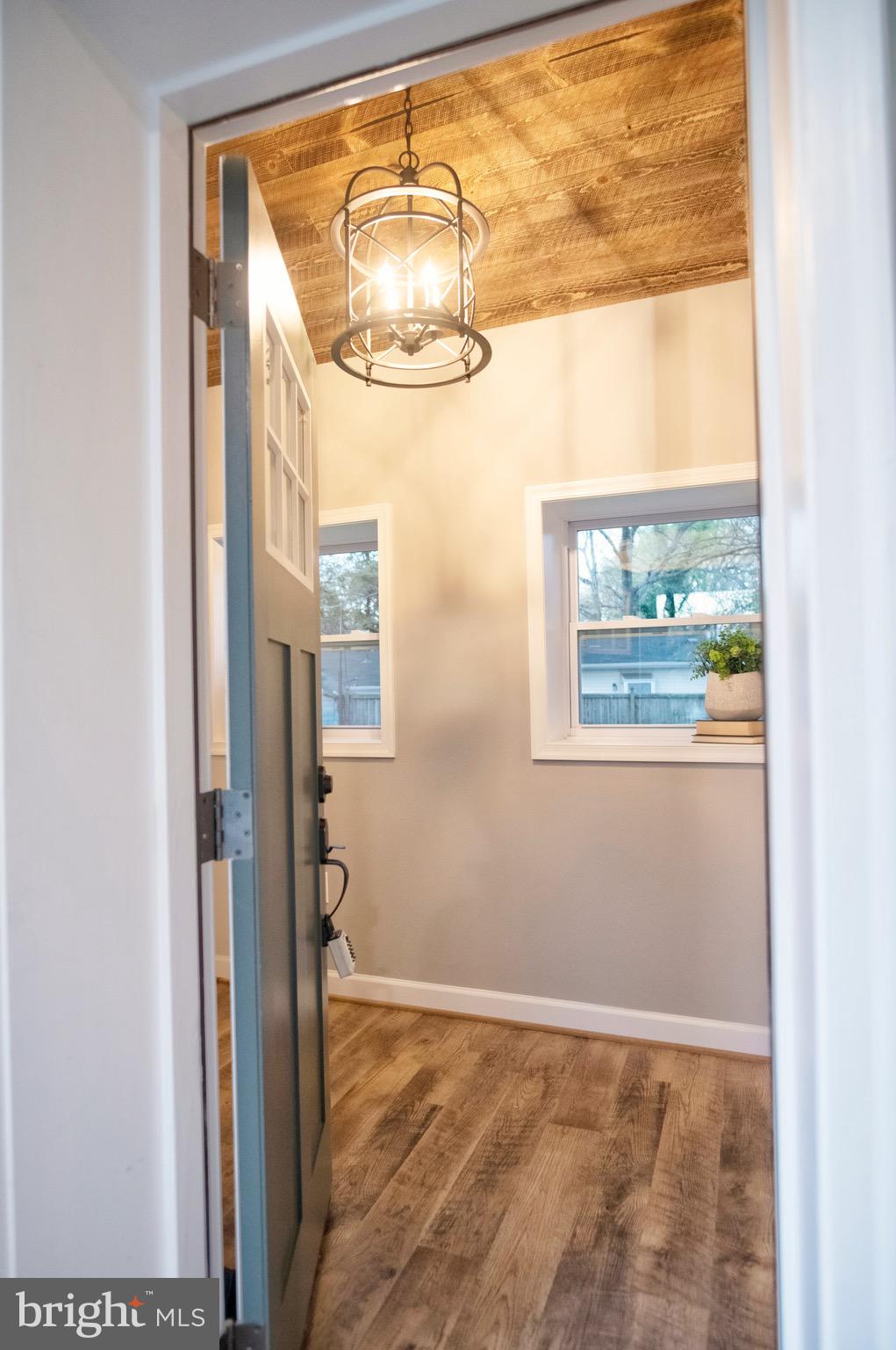 211 Sillery Bay Road Pasadena, MD 21122 - Photo 5 of 46 Foyer