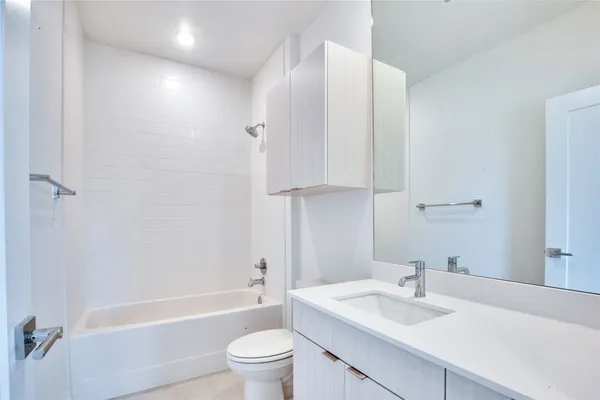 $1,850 | 4802 South Congress Avenue, Unit 407, Austin, TX 78745