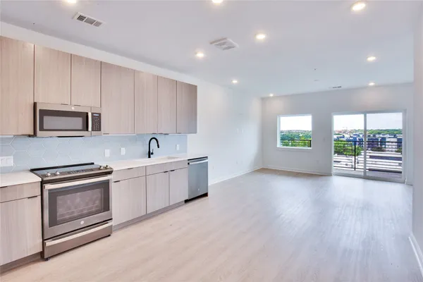 $1,850 | 4802 South Congress Avenue, Unit 407, Austin, TX 78745