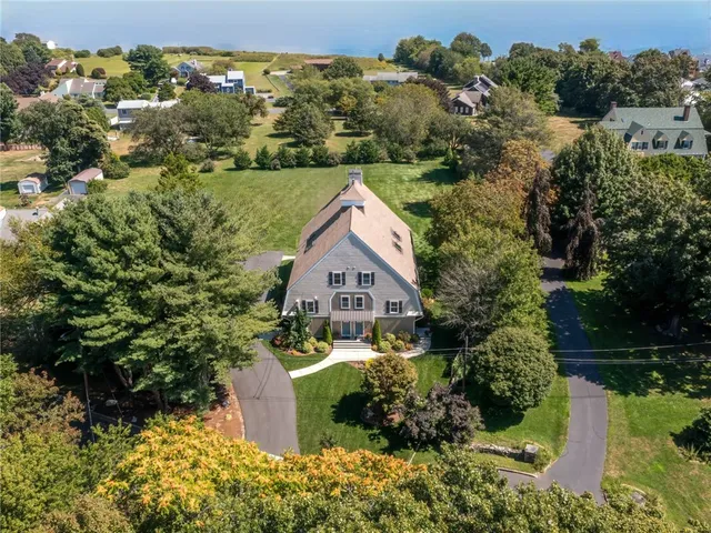 $565,000 | 28 Lighthouse Lane, Warwick, RI 02889