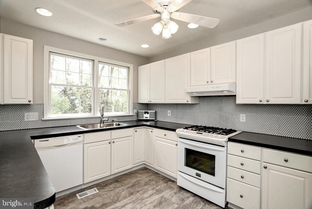 217 Saylers Creek Road Locust Grove, VA 22508 - Photo 16 of 37 Kitchen