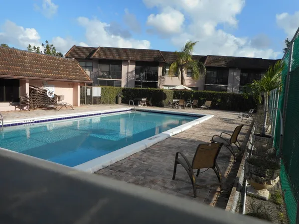 $1,900 | 10346 Northwest 11th Street, Pembroke Pines, FL 33026