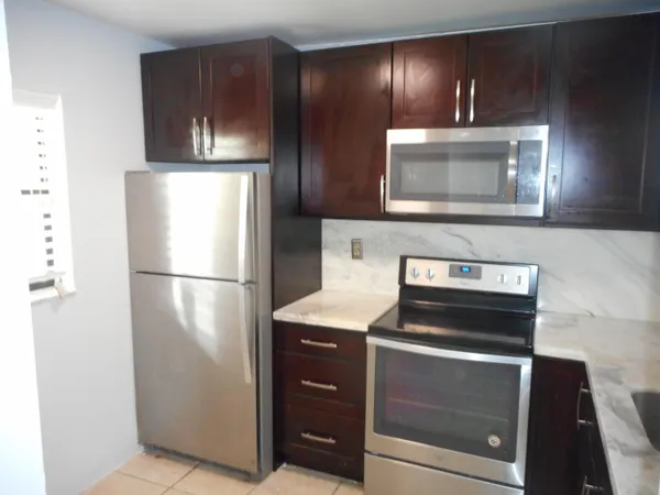 $1,900 | 10346 Northwest 11th Street, Pembroke Pines, FL 33026