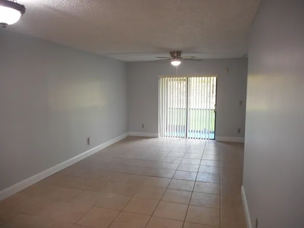 $1,900 | 10346 Northwest 11th Street, Pembroke Pines, FL 33026