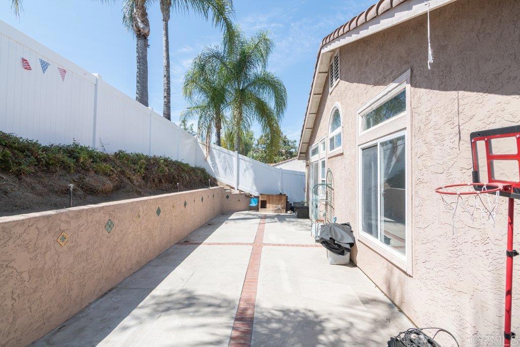 32467 Cervin Circle Temecula, CA 92592 - Photo 25 of 36 a view of balcony with potted plants