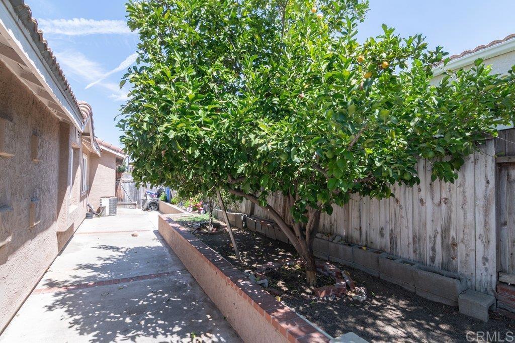 32467 Cervin Circle Temecula, CA 92592 - Photo 28 of 36 a view of a pathway of a yard