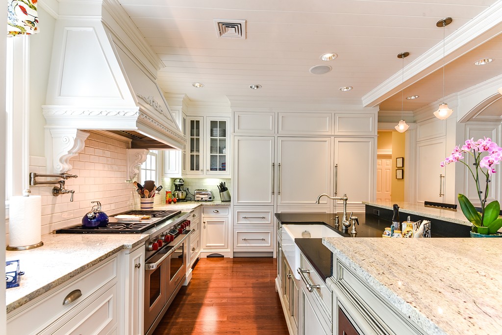128 Dover Road Wellesley, MA 02482 - Photo 9 of 30 Gallery Image 9