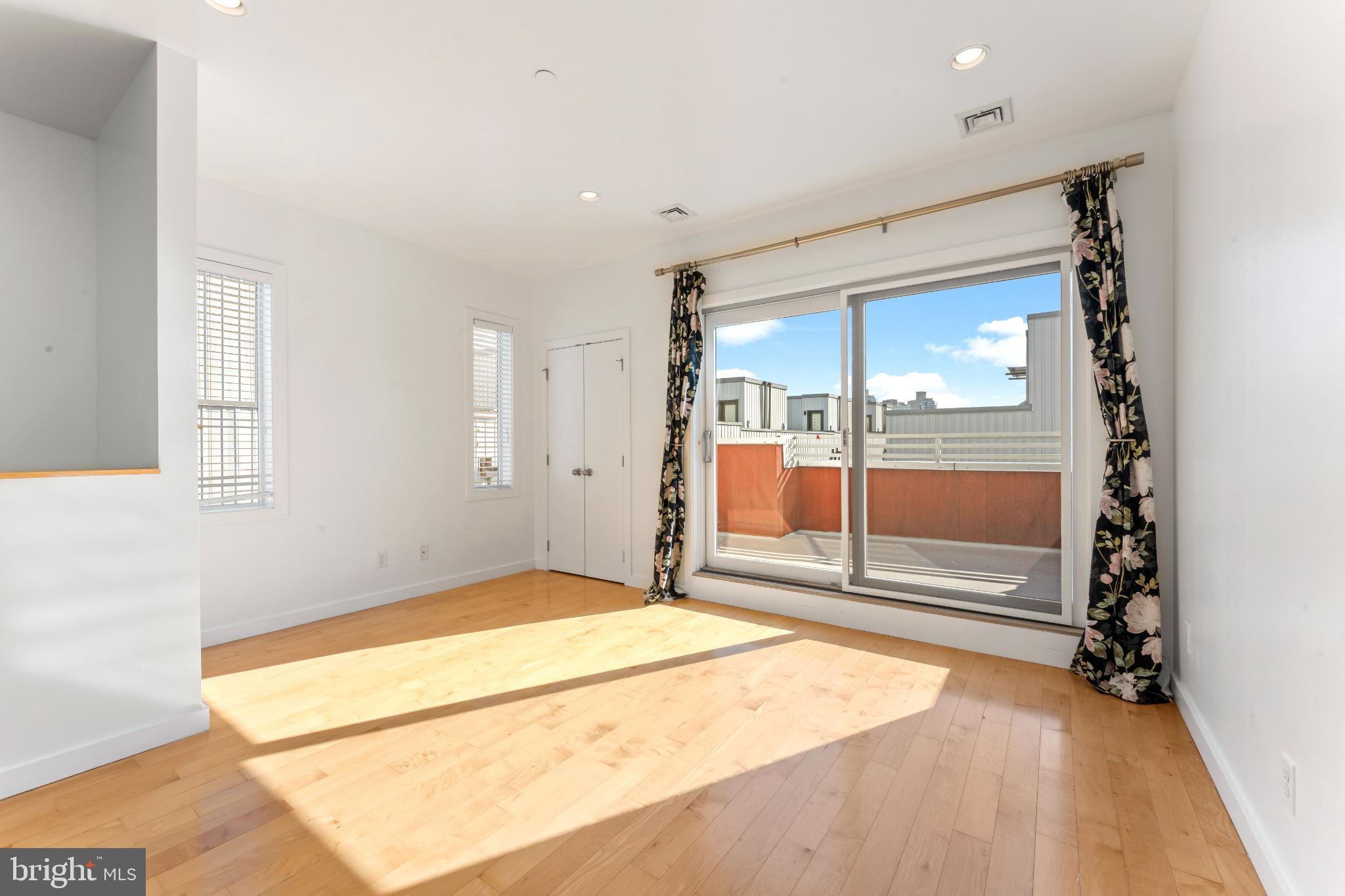 333 Green Street, Unit 7 Philadelphia, PA 19123 - Photo 33 of 40 Bright and airy space with balcony views.