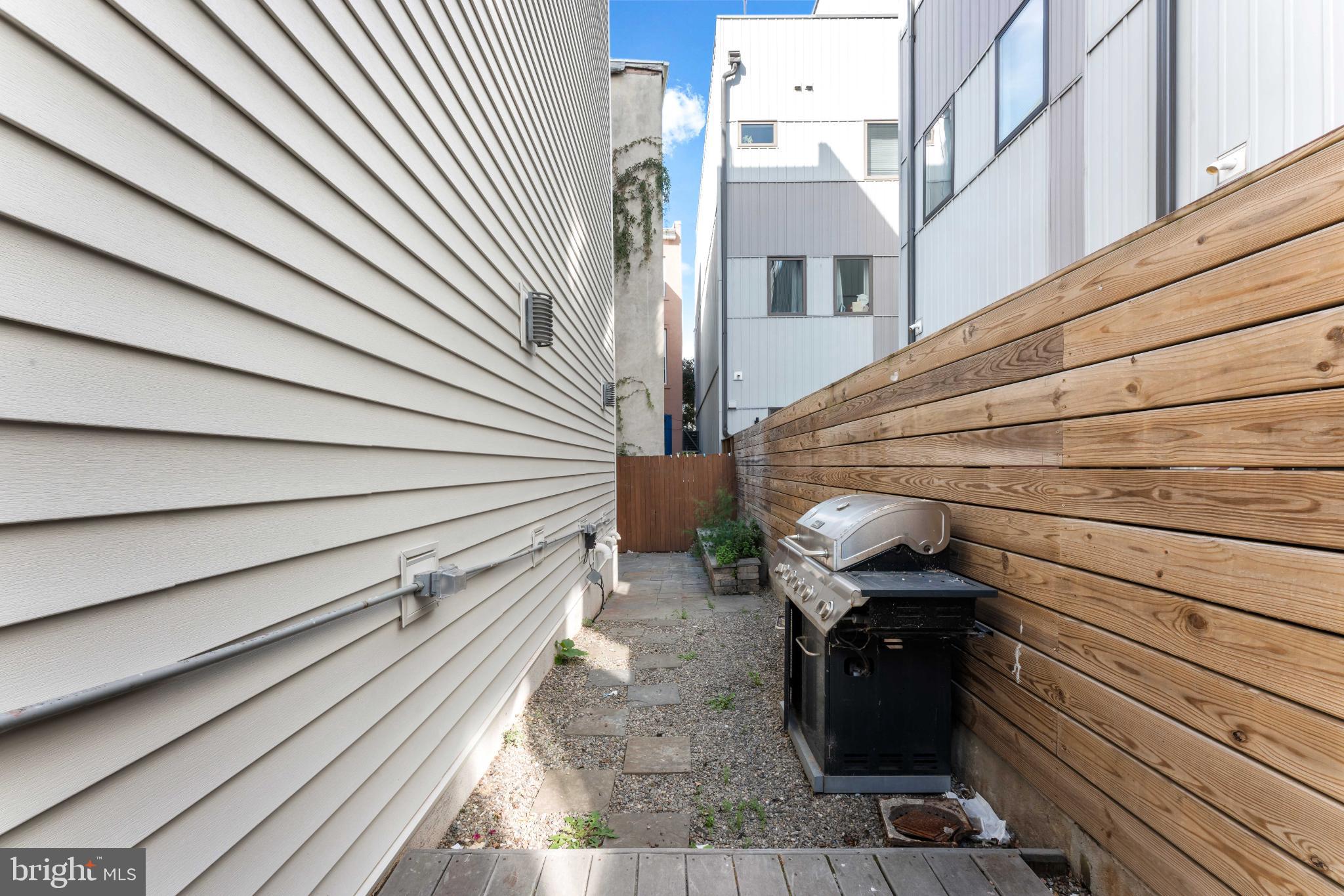 333 Green Street, Unit 7 Philadelphia, PA 19123 - Photo 38 of 40 Narrow pathway with modern fencing and grill.