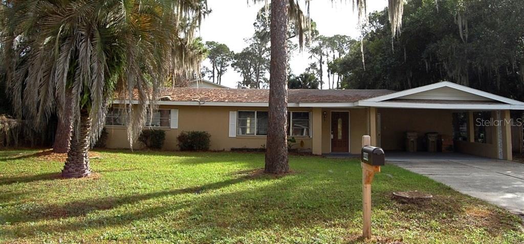 440 East Oak Hill Road Mount Dora, FL 32757 - Photo 1 of 1 a front view of a house with garden