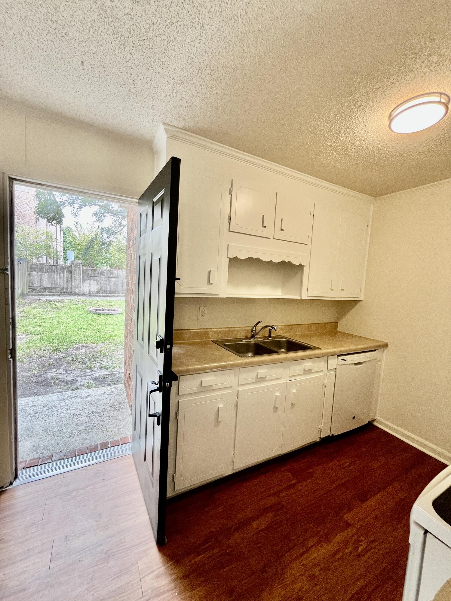 10 Blake Street Charleston, SC 29403 - Photo 9 of 19 9) 69460-69cbe3db50d2b