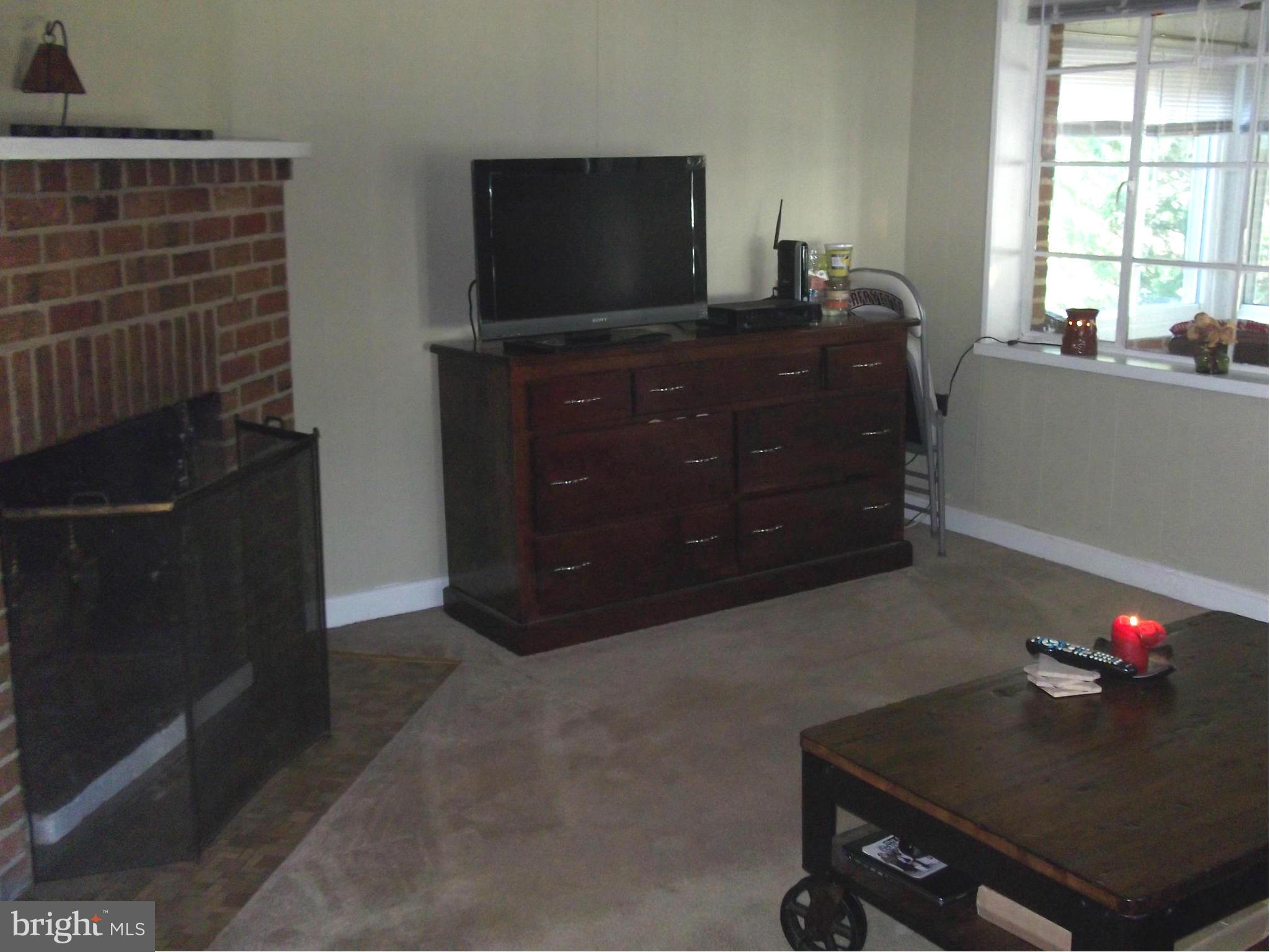 333 Cedar Grove Road Edgewater, MD 21037 - Photo 11 of 15 Living Room