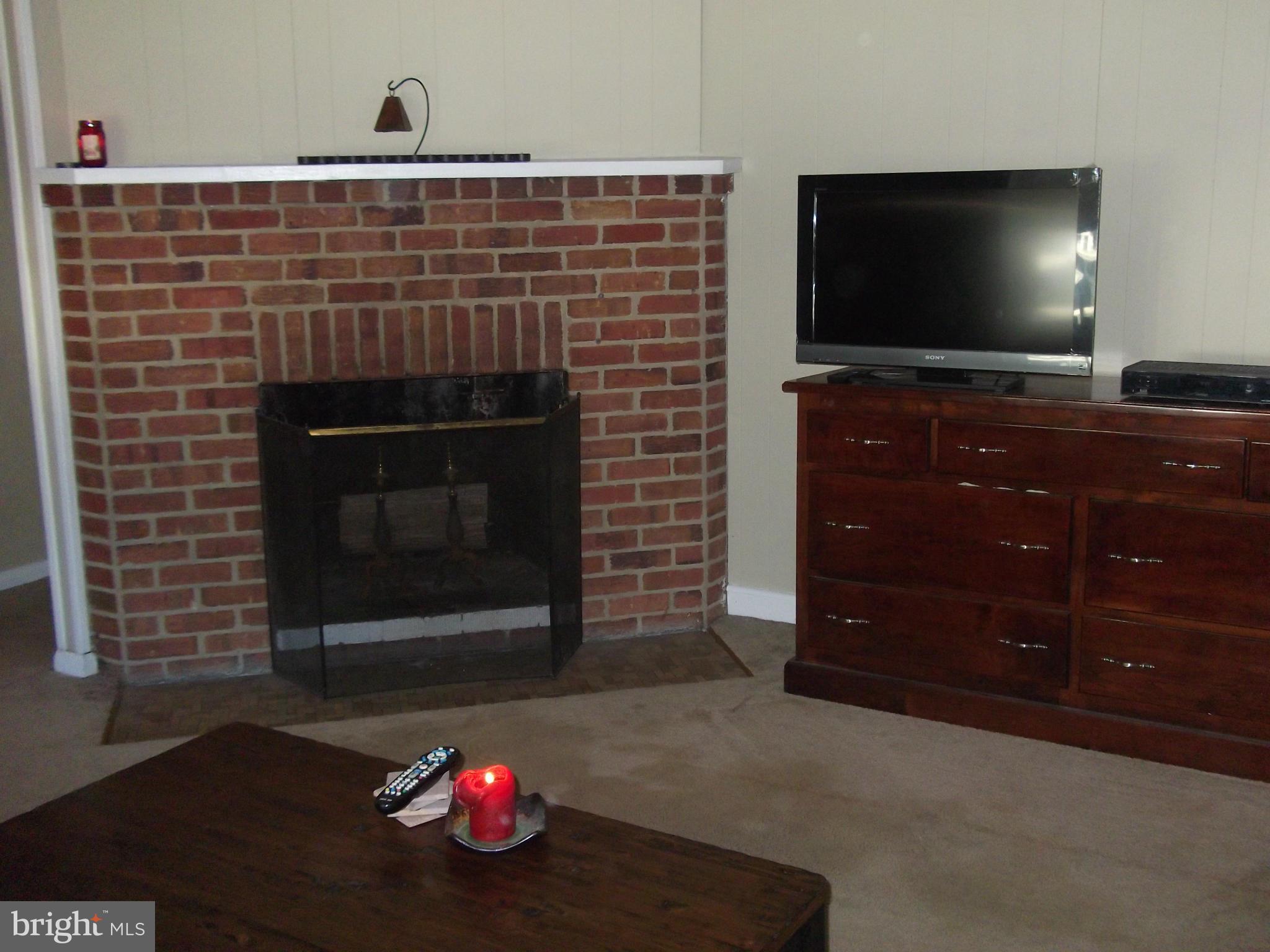 333 Cedar Grove Road Edgewater, MD 21037 - Photo 13 of 15 Living Room