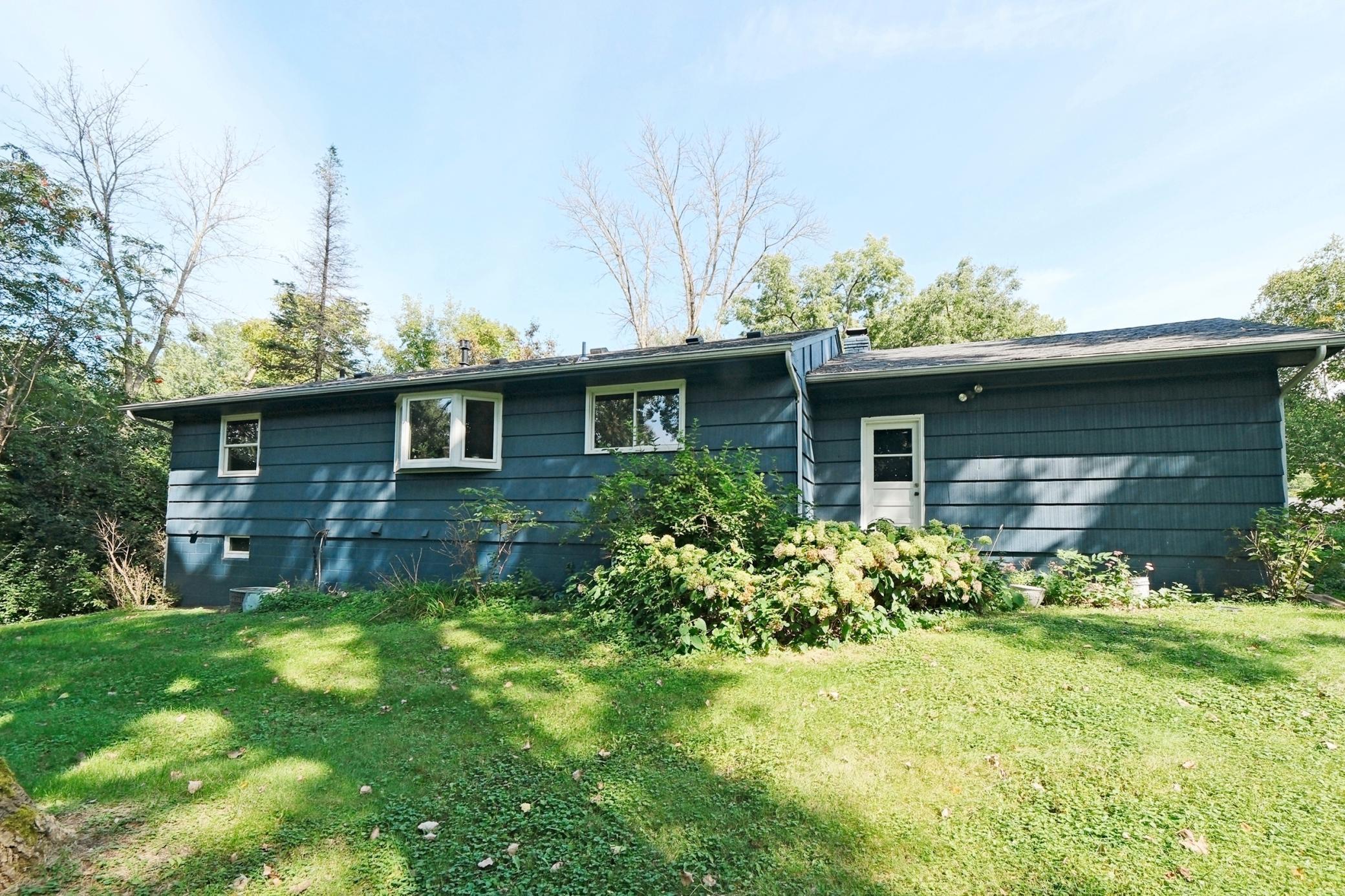 148 Ridgeview Lane Wayzata, MN 55391 - Photo 5 of 19