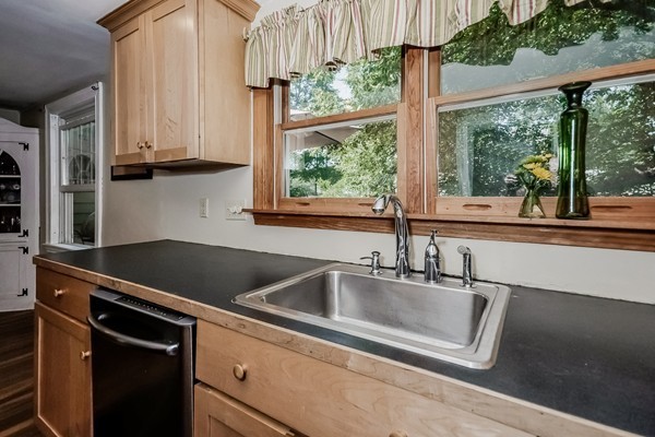 4 Millbrook Road Beverly, MA 01915 - Photo 9 of 30