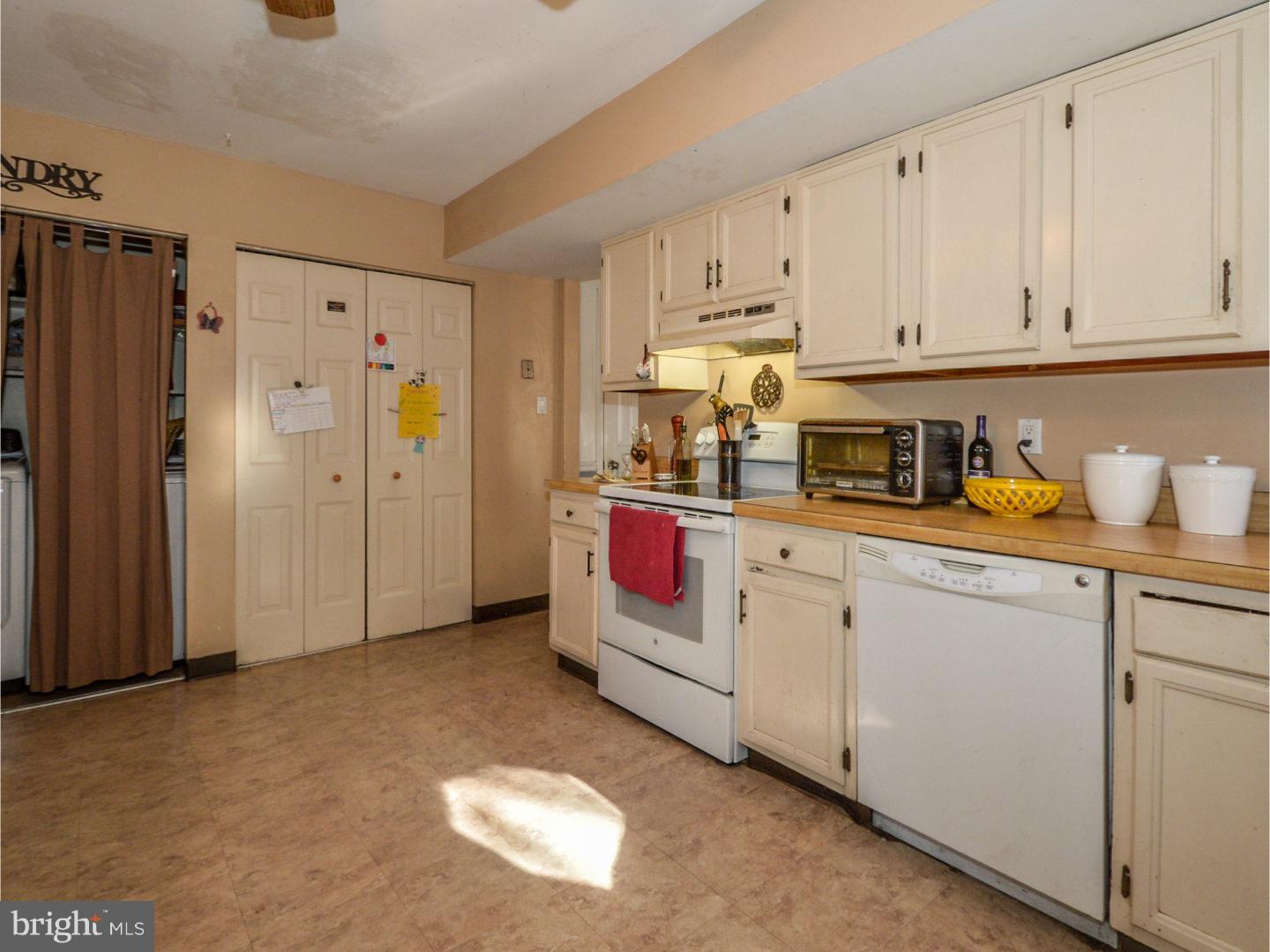 2069 Fort Bevon Road Harleysville, PA 19438 - Photo 6 of 18 Kitchen