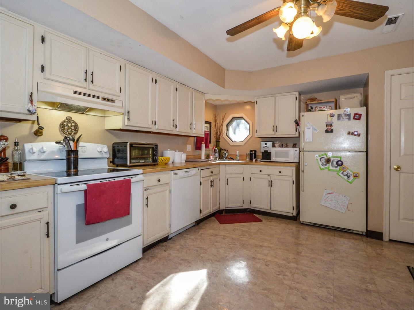 2069 Fort Bevon Road Harleysville, PA 19438 - Photo 7 of 18 Kitchen