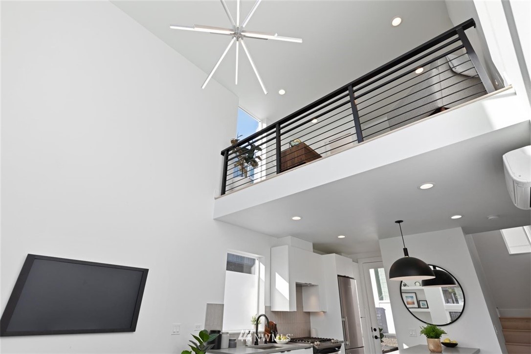 522 Valley Street Seattle, WA 98109 - Photo 13 of 40