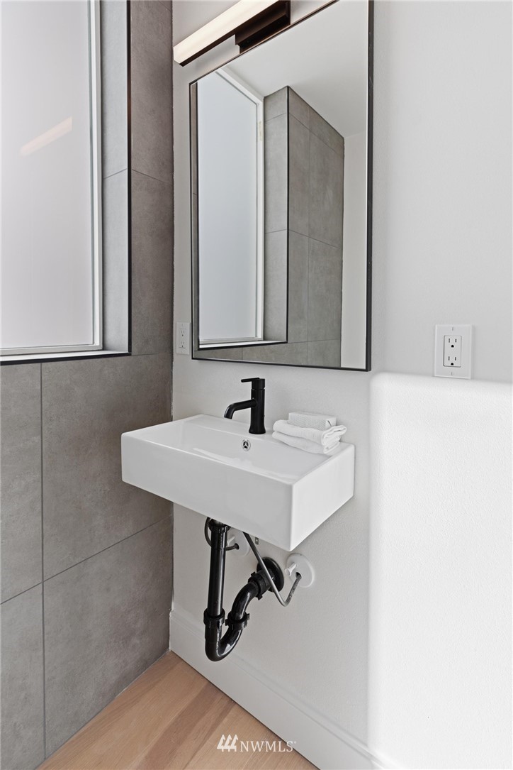 522 Valley Street Seattle, WA 98109 - Photo 15 of 40