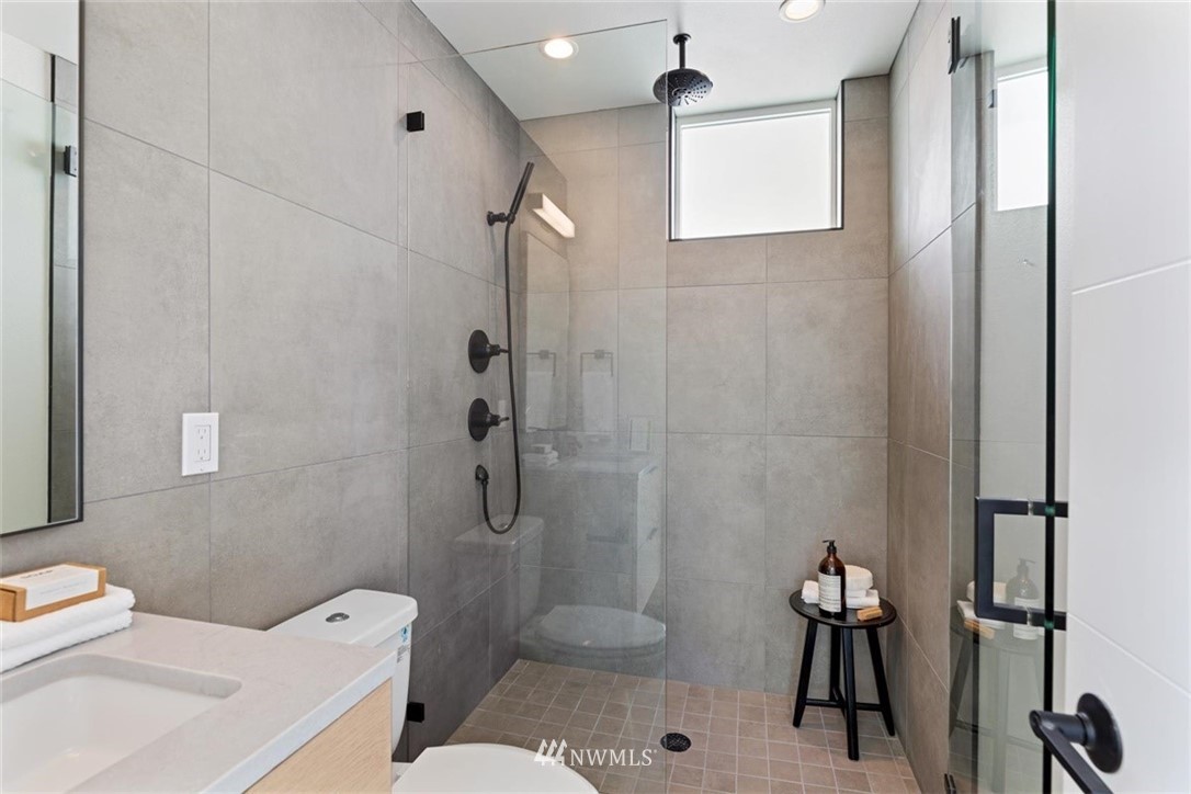 522 Valley Street Seattle, WA 98109 - Photo 33 of 40