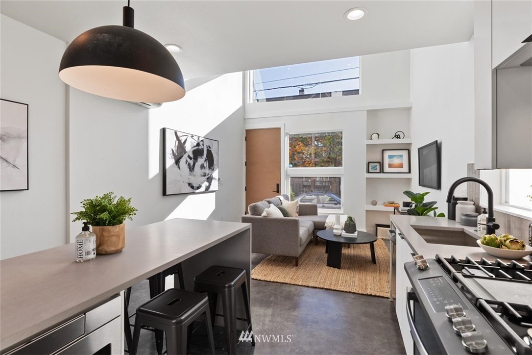 522 Valley Street Seattle, WA 98109 - Photo 6 of 40