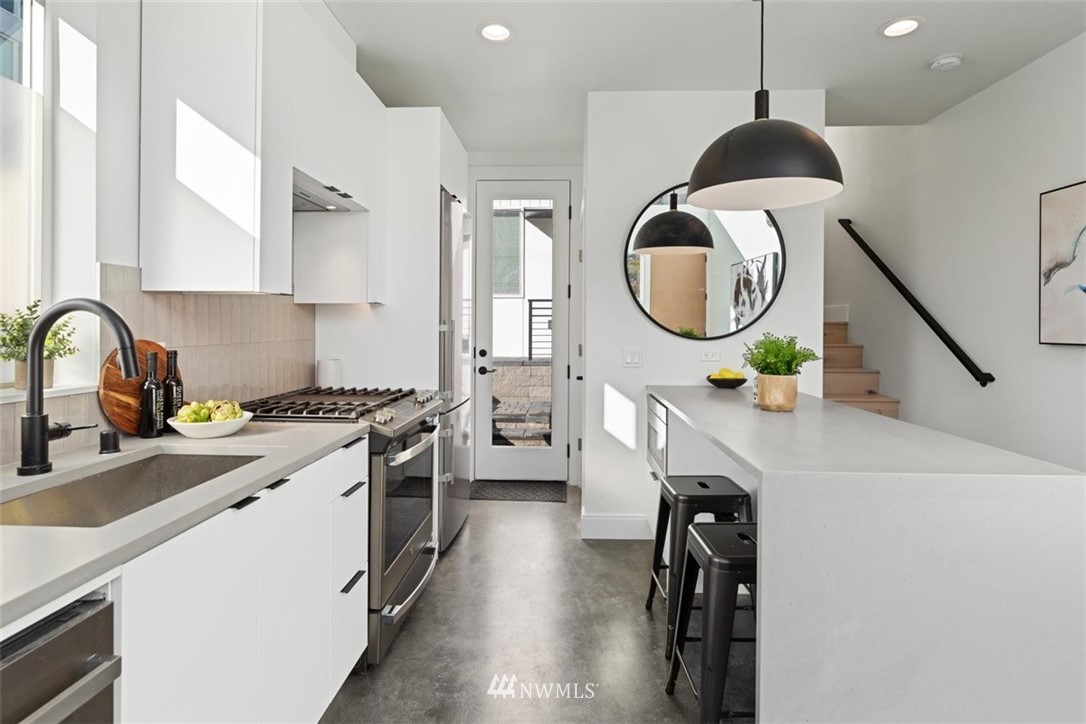 522 Valley Street Seattle, WA 98109 - Photo 7 of 40
