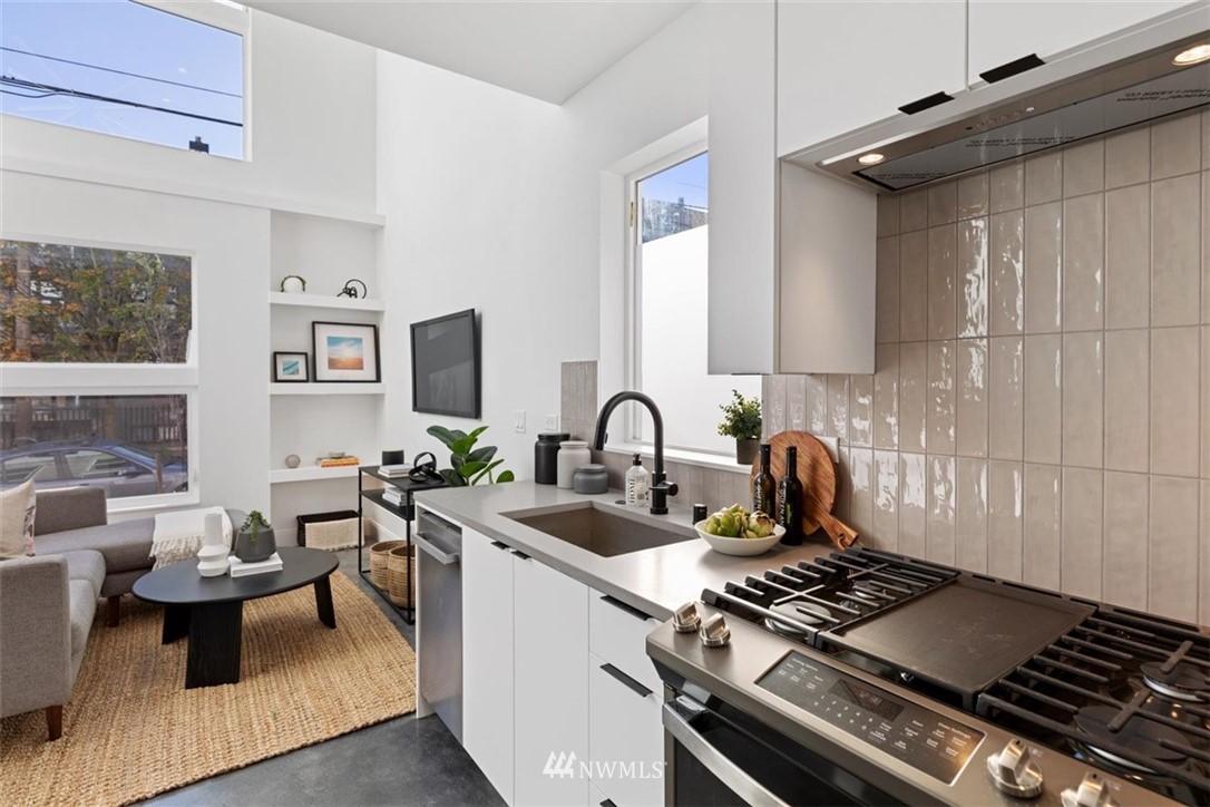 522 Valley Street Seattle, WA 98109 - Photo 9 of 40
