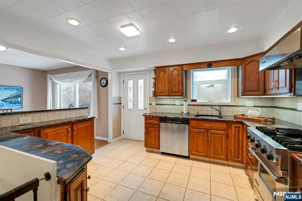 48 Deerfield Road Wayne, NJ 07470 - Photo 11 of 31