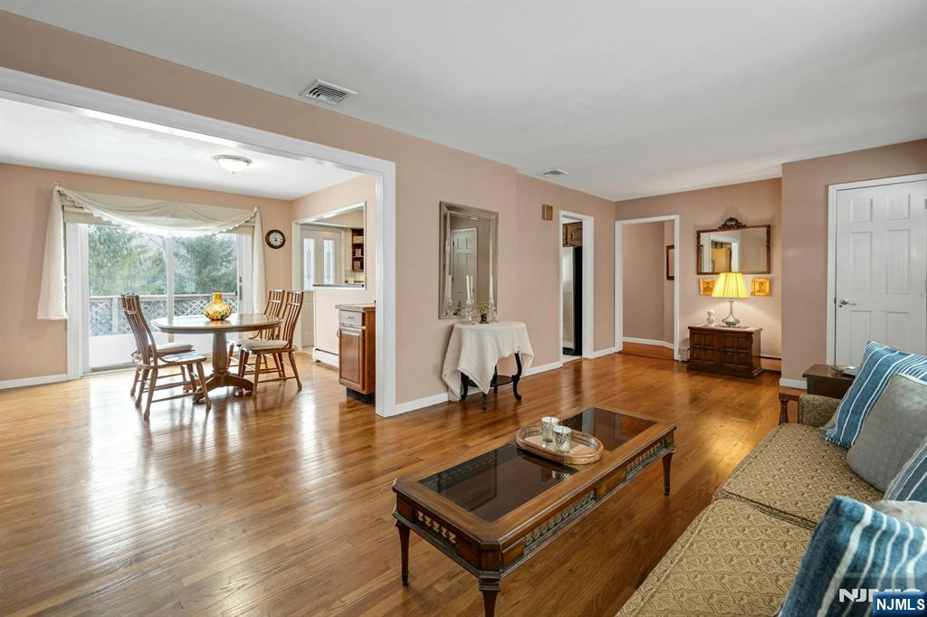 48 Deerfield Road Wayne, NJ 07470 - Photo 8 of 31