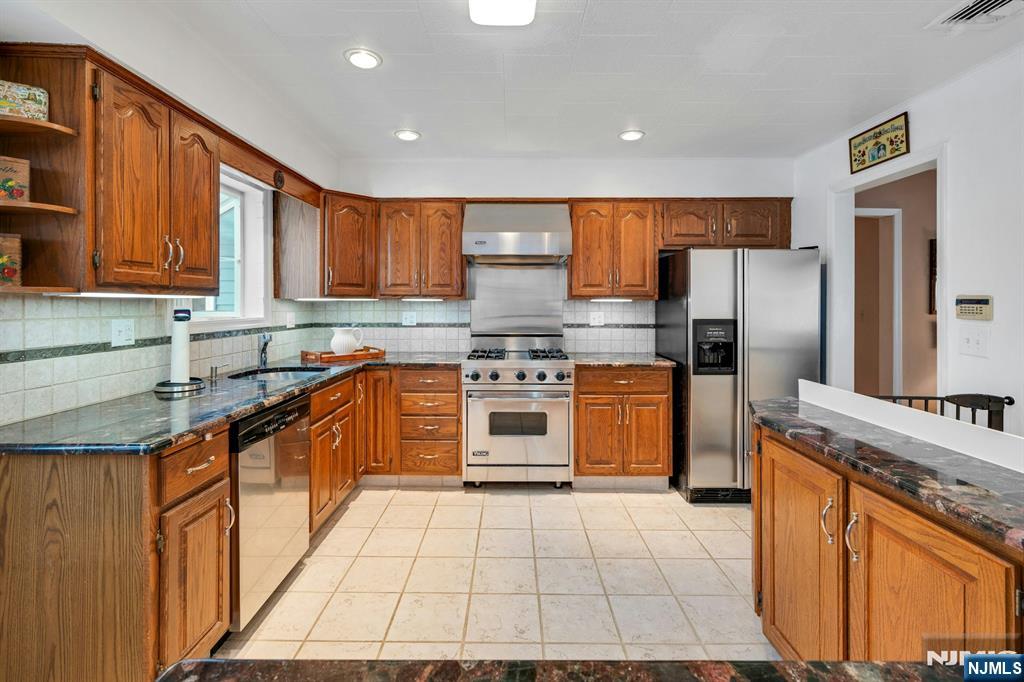 48 Deerfield Road Wayne, NJ 07470 - Photo 10 of 31