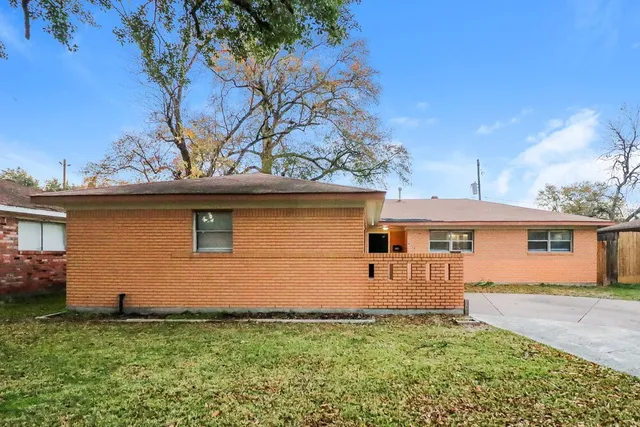 $1,670 | 914 Mosher Lane, Houston, TX 77088