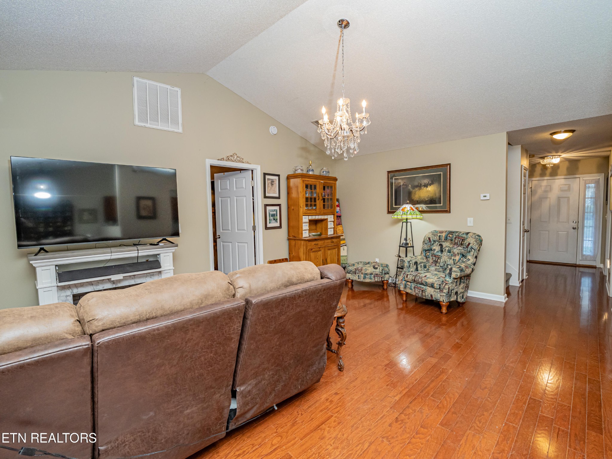 5129 Cates Bend Way Powell, TN 37849 - Photo 3 of 16