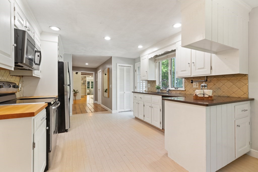 21 West Tapley Road Lynnfield, MA 01940 - Photo 18 of 40 Gallery Image 18