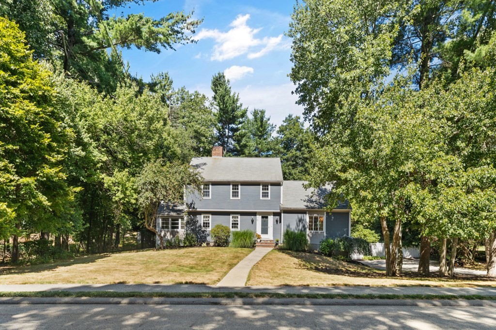 21 West Tapley Road Lynnfield, MA 01940 - Photo 5 of 40 Gallery Image 5